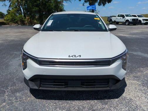 Snow White Pearl 2025 Kia K4