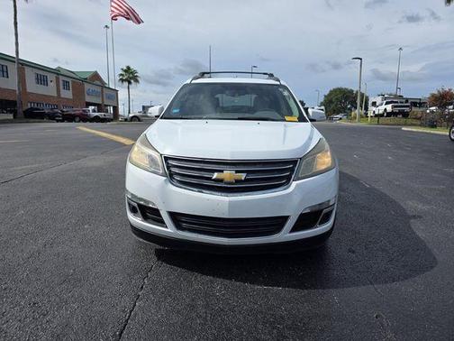Summit White 2017 Chevrolet Traverse 2LT