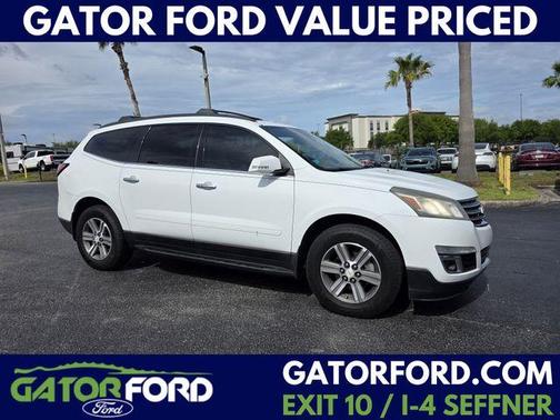 Summit White 2017 Chevrolet Traverse 2LT