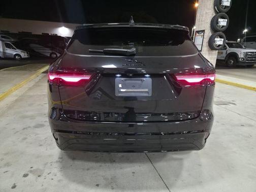 2024 Jaguar F-PACE P250 R-Dynamic S