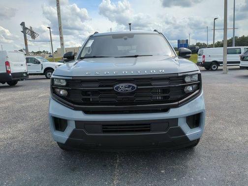 Glacier Gray Metallic 2025 Ford Expedition Active