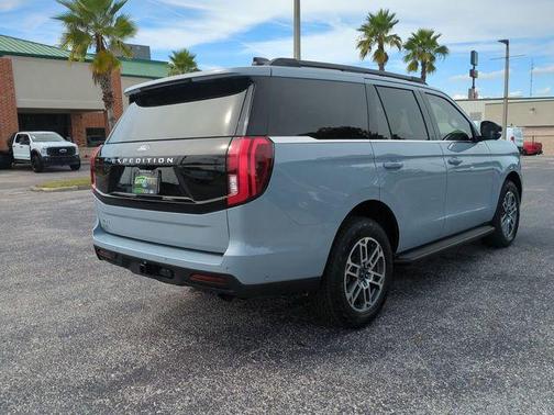 Glacier Gray Metallic 2025 Ford Expedition Active