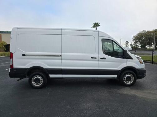 2024 Ford Transit-250 148 WB Medium Roof Cargo