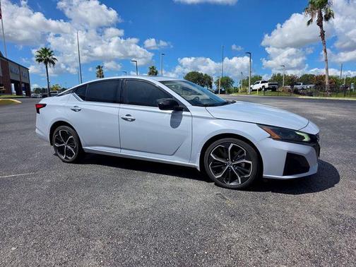 Gray Sky Pearl 2023 Nissan Altima 2.5 SR