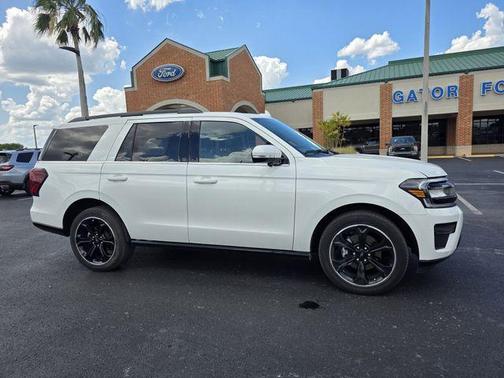 White Metallic 2023 Ford Expedition Limited