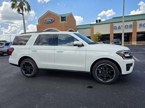 White Metallic 2023 Ford Expedition Limited