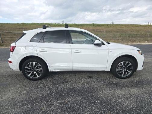 2022 Audi Q5 45 S line Premium Plus
