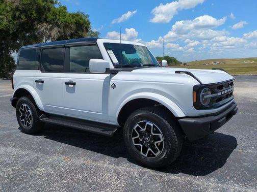 Oxford White 2026 Ford Bronco Outer Banks