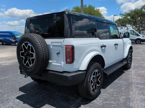 Oxford White 2026 Ford Bronco Outer Banks