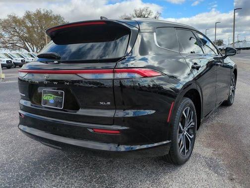 2025 Toyota Crown Signia XLE