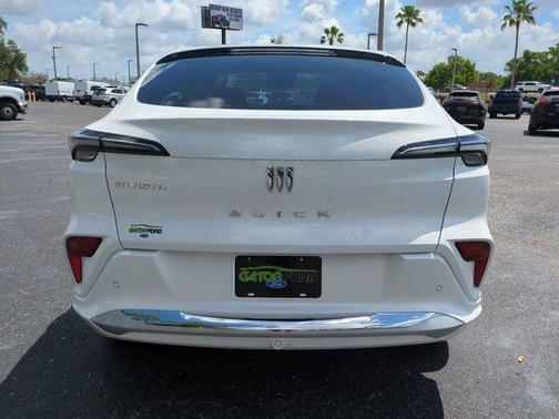 White Frost Tri-Coat 2025 Buick Envista Avenir