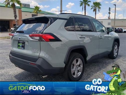 2022 Toyota RAV4 Hybrid XLE