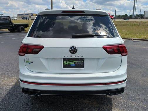 Opal White Pearl Effect 2023 Volkswagen Tiguan 2.0T SE R-Line Black