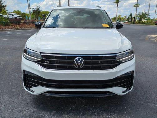 Opal White Pearl Effect 2023 Volkswagen Tiguan 2.0T SE R-Line Black