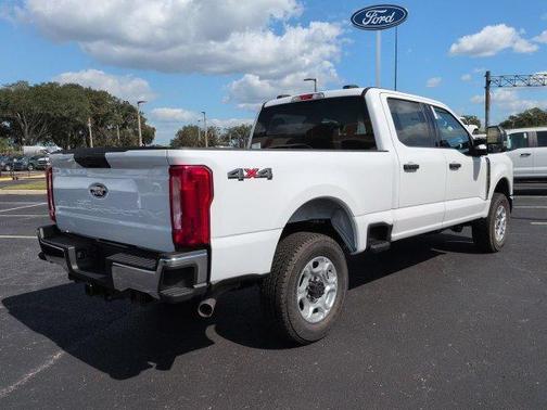 Oxford White 2027 Ford F-250 XLT