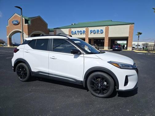 2021 Nissan Kicks SR