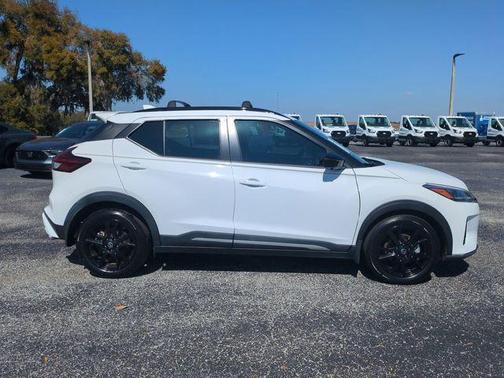 2021 Nissan Kicks SR