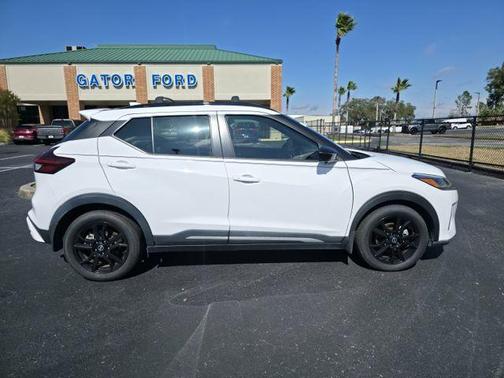 2021 Nissan Kicks SR