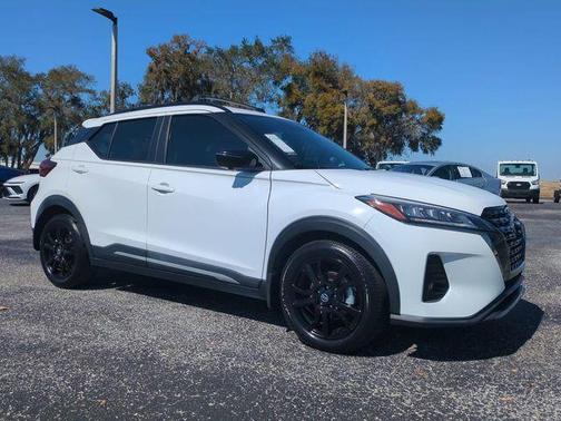 2021 Nissan Kicks SR