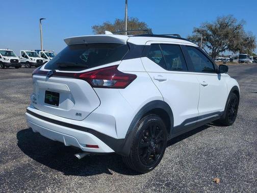 2021 Nissan Kicks SR