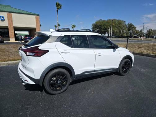 2021 Nissan Kicks SR