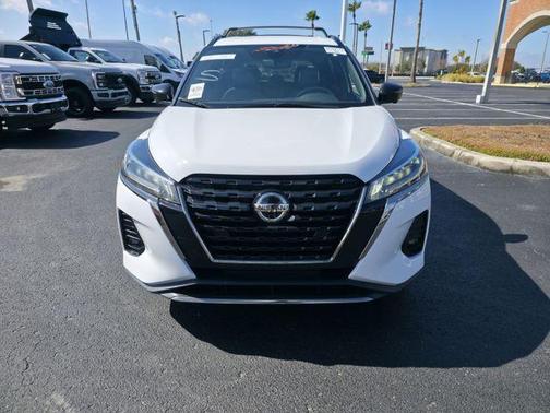 2021 Nissan Kicks SR