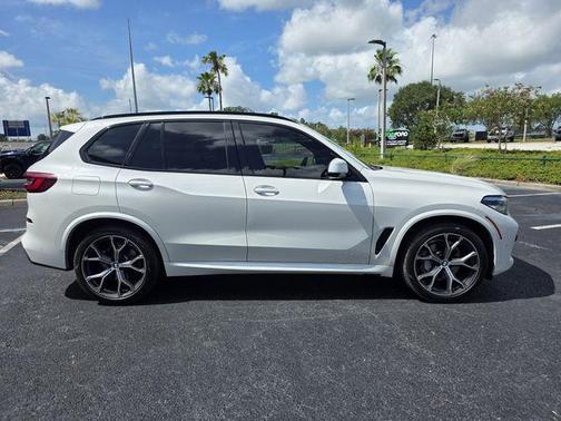 Mineral White Metallic 2021 BMW X5 sDrive40i