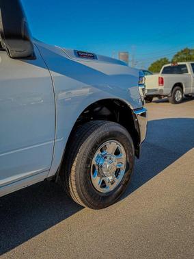 2025 RAM 2500 Tradesman Crew Cab 4x4 8' Box