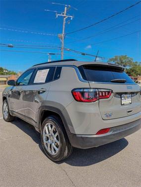 2023 Jeep Compass Latitude Lux