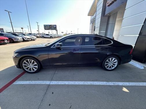 2017 Volvo S90 T6 Momentum