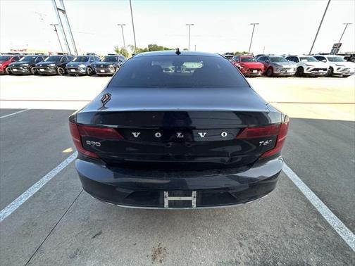2017 Volvo S90 T6 Momentum