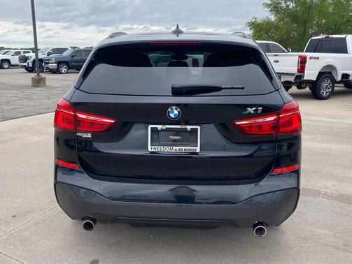 Black Sapphire Metallic 2018 BMW X1 sDrive28i