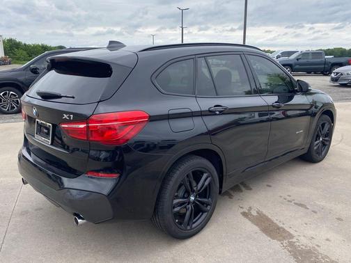 Black Sapphire Metallic 2018 BMW X1 sDrive28i