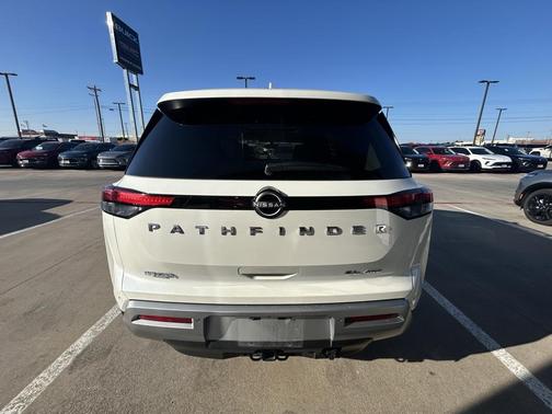 2022 Nissan Pathfinder SL 4WD