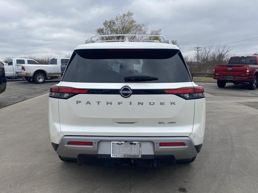 2022 Nissan Pathfinder SL 4WD