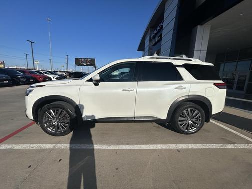2022 Nissan Pathfinder SL 4WD