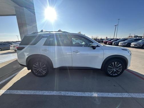 2022 Nissan Pathfinder SL 4WD