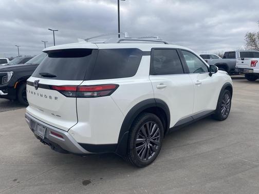 2022 Nissan Pathfinder SL 4WD