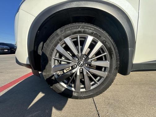 2022 Nissan Pathfinder SL 4WD