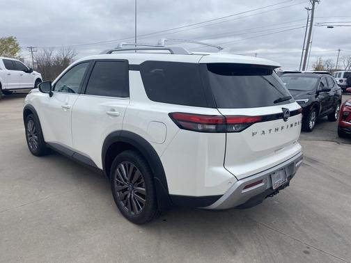 2022 Nissan Pathfinder SL 4WD