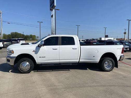 2024 RAM 3500 Laramie Crew Cab 4x4 8' Box