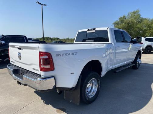 2024 RAM 3500 Laramie Crew Cab 4x4 8' Box
