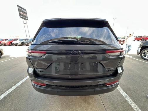 Baltic Gray Metallic Clearcoat 2022 Jeep Grand Cherokee Limited
