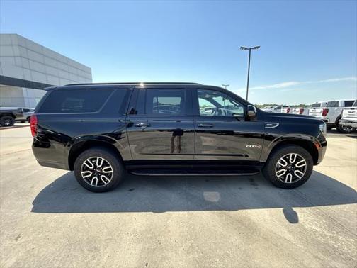 2023 GMC Yukon XL 4WD AT4