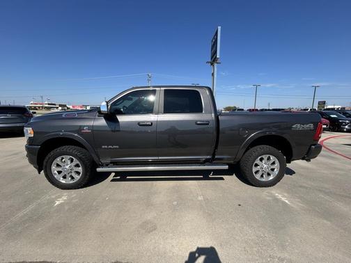 2019 RAM 2500 Laramie Crew Cab 4x4 6'4' Box