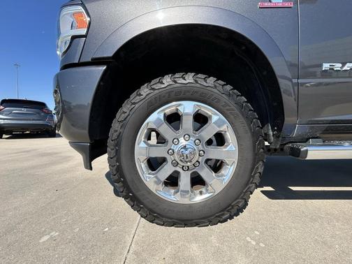 2019 RAM 2500 Laramie Crew Cab 4x4 6'4' Box