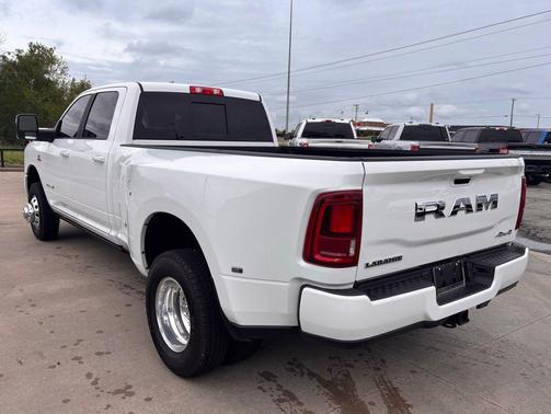 Bright White Clearcoat 2026 RAM 3500 Laramie Crew Cab 4x4 8' Box