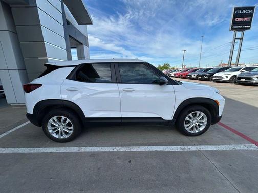 Summit White 2022 Chevrolet Trailblazer LS