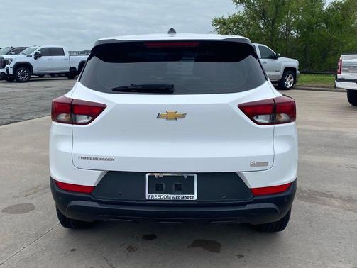 Summit White 2022 Chevrolet Trailblazer LS