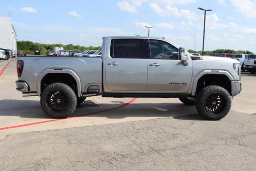 2025 GMC Sierra 2500 AT4